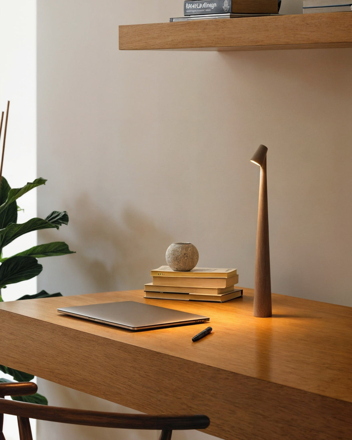 Luminária de Mesa Versa Light Minimalista
